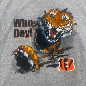 Vintage Cincinnati Bengals  realism graphic tee 🐅